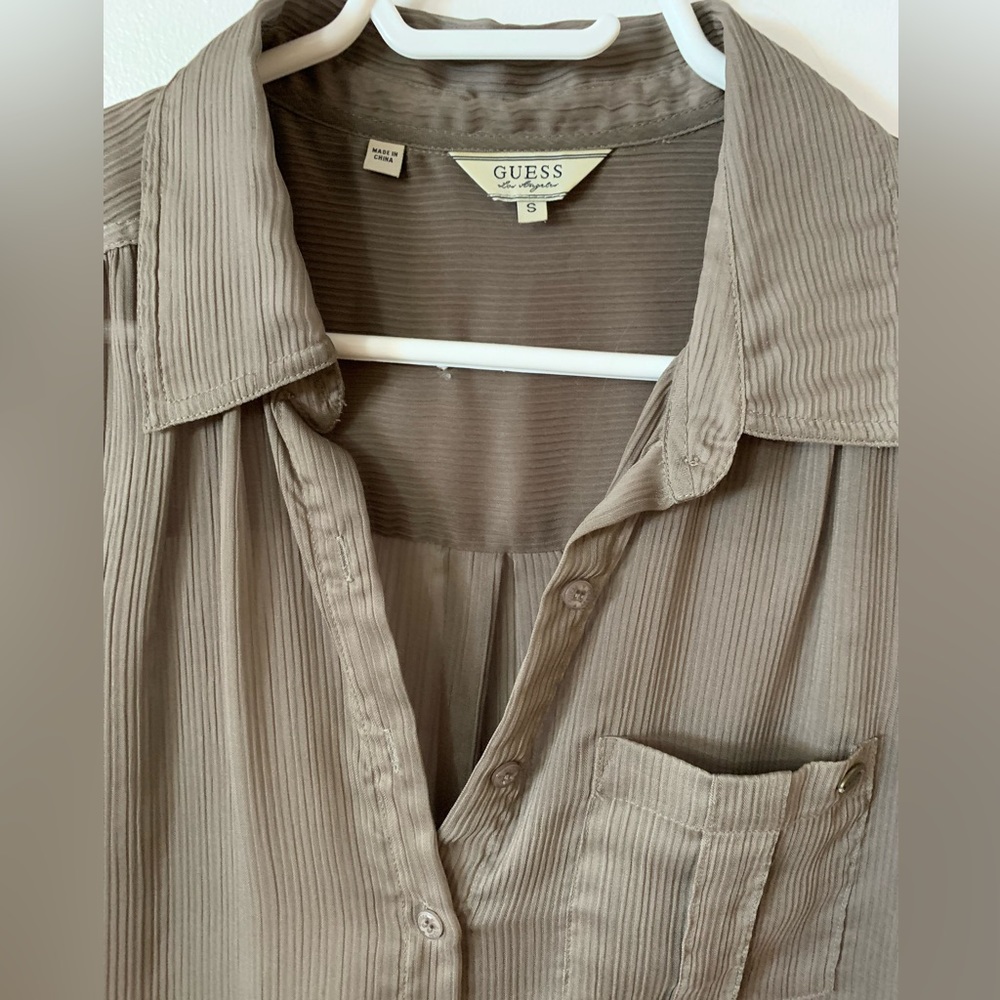 Guess blouse. - Picture 2 of 4